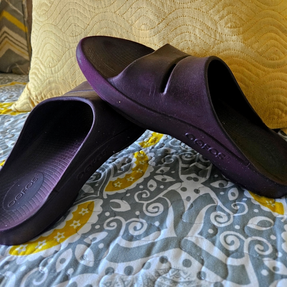 OOFOS sandal